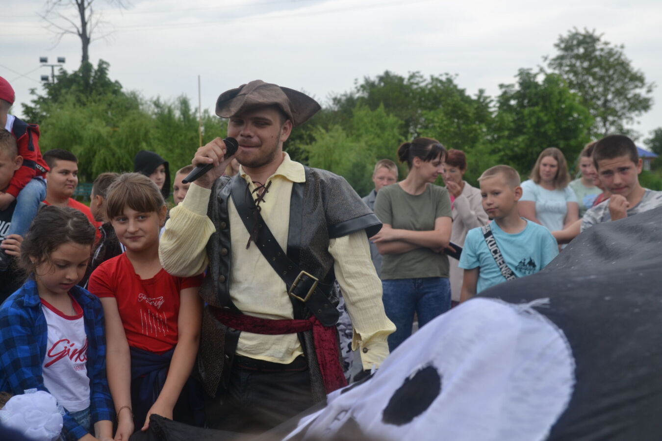 Погода в новогражданской. Новогражданское праздник. Юра дарит праздник. Проект фестиваль Дари в Чад.