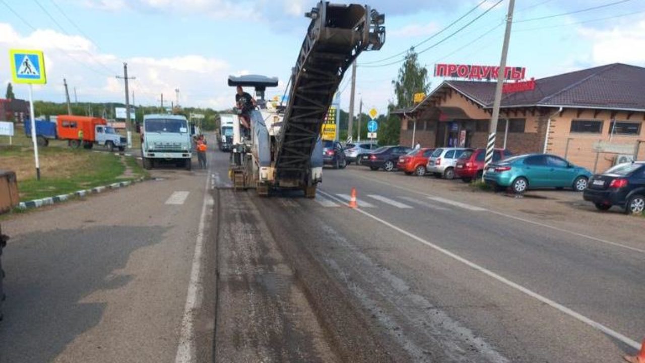 Сняли старый асфальт, укладывают новый