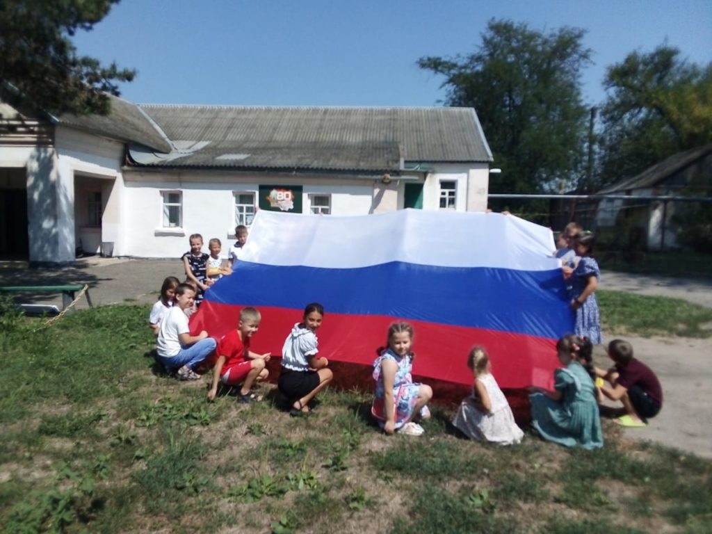 В Новодонецкой провели акцию в честь Дня российского флага | 22.08.2023 |  Выселки - БезФормата