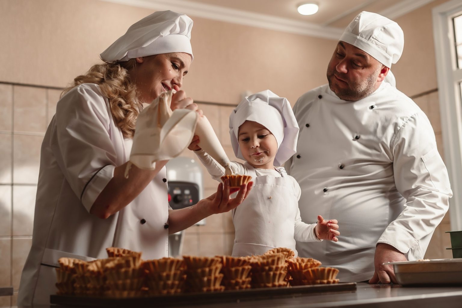 Семьи кондитеров. Кухня кондитера в квартире. Семьи кондитеров. Семьи кондитеров. Торты домашних кондитеров.